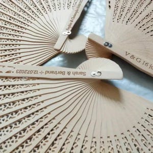 Personalized Wooden Wedding Fans with Organza Bags – Custom Guest Gifts, Carved Bridal Fans, Elegant Wedding Favors,engagement decor.