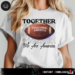 Puede incluir: Camiseta blanca con el texto "TOGETHER We Are America" y un gráfico de fútbol americano. El balón es marrón con rayas blancas y las palabras "TOGETHER AMERICA".