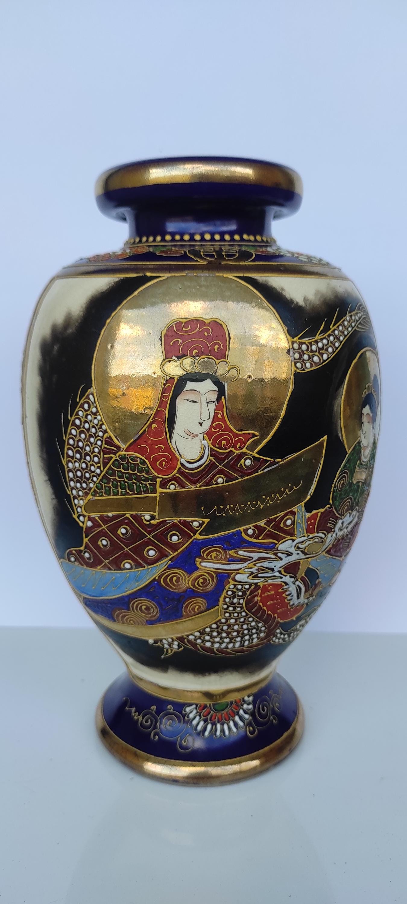ヴィンテージの薩摩焼花瓶 – 金彩の手描き東洋陶器 - Etsy 日本