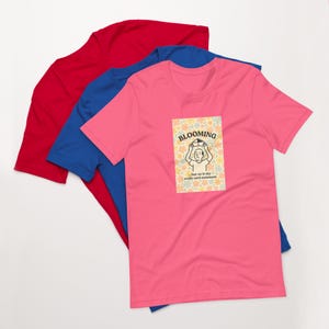 Florescendo… Mas Meu Extrato De Cartão De Crédito Também Está | Camiseta Floral Engraçada De Primavera | Camiseta Unissex Drip Daily