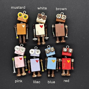 Tiny robots keychain / Upcycled mini robots