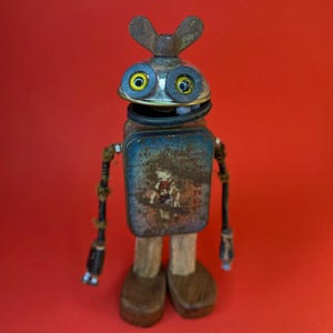 The Crazy Robot  / Handmade robot / Steampunk art / Recycled toy / Metal art