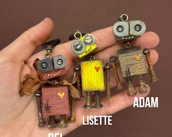 Tiny robots keychains: stempunk miniature / Upcycled rt