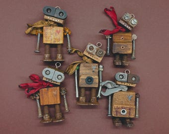Tiny robots keychain  and figurines / Vintage robots / Punk style keychains