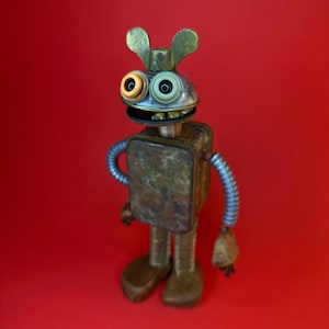 Британский робот / Самодельный робот / Стимпанк-арт / Игрушка из переработанных материалов / Художественное искусство из металла