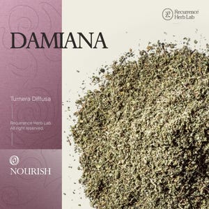 Peut inclure: Image de l'herbe Damiana, avec le texte "DAMIANA" en grandes lettres en gras. L'image comprend également le texte "Turnera Diffusa" et "NOURISH". L'herbe est un tas de feuilles vertes séchées.