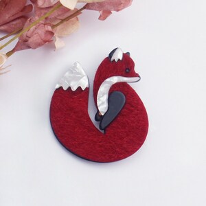 Fox brooch. Fox jewelry. Fox pin. Animal brooch. Furry felt red broach pin hat coat lapel pin.