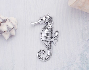 Silver seahorse brooch. Seahorse jewelry. Seahorse pin. Seahorse broach. Vintage style, ocean theme, hat coat lapel bouquet corsage pin