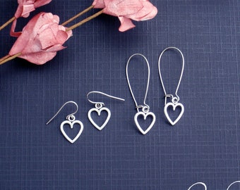 Boucles d'oreilles coeur en argent, fils d'oreilles en acier inoxydable. Boucles d'oreilles hypoallergéniques, délicates, en forme de petit cœur. Bijoux en argent, créoles délicates