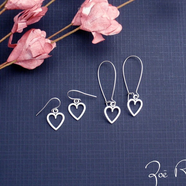 Boucles d'oreilles coeur en argent, fils d'oreilles en acier inoxydable. Boucles d'oreilles hypoallergéniques, délicates, en forme de petit cœur. Bijoux en argent, créoles délicates