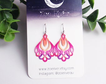 Boucles d'oreilles délicates en filigrane léger rose vif, orange et noir. Argent sterling 925 rose vif, titane sans nickel, magenta,