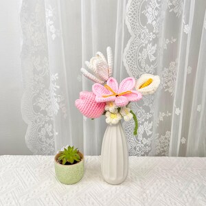 Gehaakt bloemenboeket, tulp, calla lelie, afstuderen, verjaardag, jubileum, woondecoratie, eeuwig bloemstuk