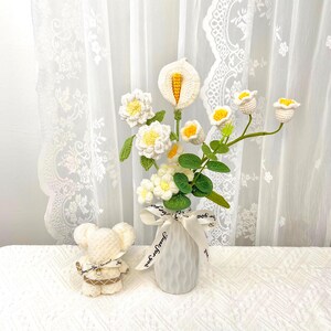Gehaakt bloemenboeket, lelietje-van-dalen, calla lelie, afstuderen, verjaardag, jubileum, woondecoratie, eeuwig bloemstuk