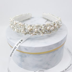 Pearl headband. Wedding headband. Bridal Headband. White pearl headband. Crystal headband. Pearl and crystal headband.