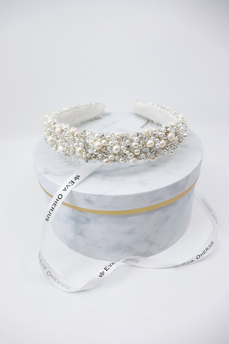 Pearl headband. Wedding headband. Bridal Headband. White pearl headband. Crystal headband. Pearl and crystal headband.