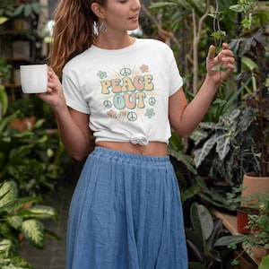 Peace Out T-Shirt | Retro 70s Graphic Tee | Hippie Flower Power Vintage Top