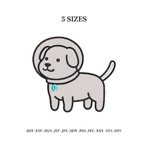 Op de afbeelding: Een borduurontwerp met een lichtgrijze puppy die een ruimtehelm draagt en een halsband met een klein blauw label. De tekst 5 SIZES staat bovenaan en de bestandsformaten .DST .EXP .HUS .JEF .JPX .SEW .PES .PEC .XXX .VP3 .SHV staan onderaan.