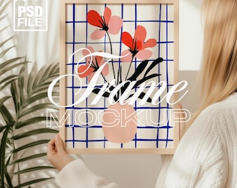 Postermodel met persoon, lijstmodel, vrouw met lijstmodel, fotolijstmodel, realistische kunst houten lijstmodel interieur