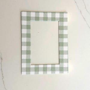 Green Gingham Printed Photo Mat 8x6in size