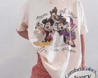 Camiseta de Halloween con la firma de Mickey y sus amigos de Disney, Fiesta de Halloween de Mickey (no tan aterradora), Camiseta para el viaje a Disneyland en la temporada espeluznante de 2026