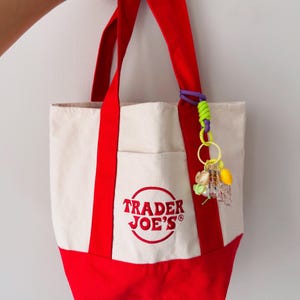 Berloque de bolsa com inicial de resina personalizada | Chaveiro fofo personalizado com borla e miçangas | Presente para meninas, adolescentes e mães