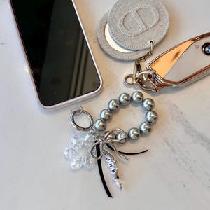 Elegant Pearl Beaded Bag Charm – Custom Initial Keychain with Bow, Purse or Phone Accessory