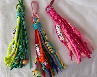 Personalized Paracord Name Tassel Charm – Custom Bag Tag, Backpack Keychain for Kids