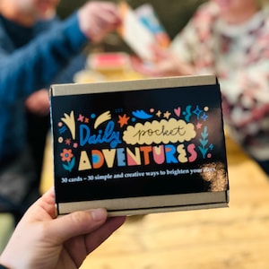 DailyPocketAdventures | Erlebniskarten | Kartenspiel | Geschenk für sie für ihn | Spiel für Freunde | Persönlichkeitsentwicklung | Erlebnis