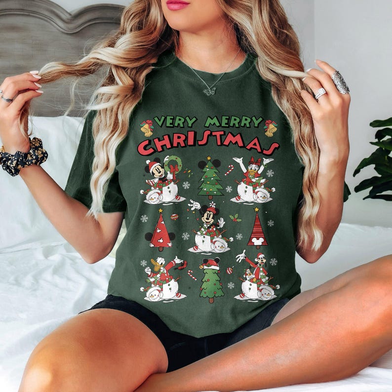 Vintage Disney Very Merry Christmas Shirt, Mickey And Friends Xmas Shirt, Disney Family Matching Christmas Shirt, Disney Christmas Tree Tee bild 7