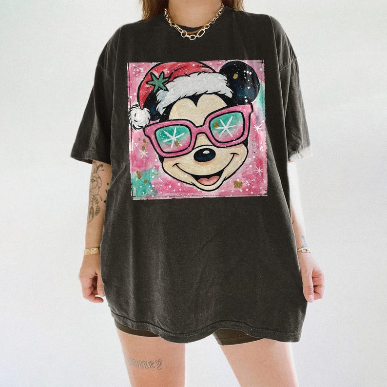 Retro Pink Mickey Christmas Preppy Glitter Shirt, Mickey Christmas Shirt, Mickey Santa Shirt, Disney Couple Xmas Shirt, Christmas Party Tee Bild 1