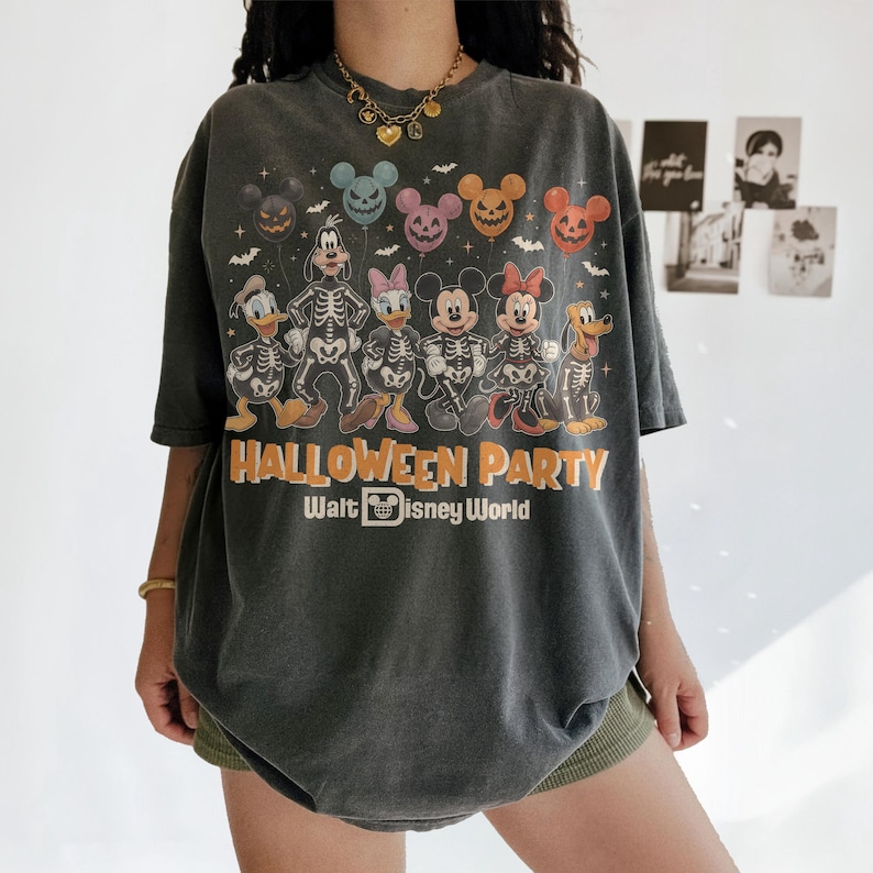 Retro Mickey And Friends Halloween Balloons Shirt, Disneyworld Halloween Trip Shirt, Halloween Party 2026 Shirt, Mickey Skeleton Shirt bild 1