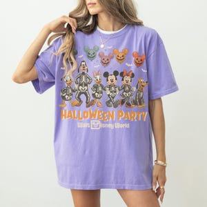 Retro Mickey And Friends Halloween Balloons Shirt, Disneyworld Halloween Trip Shirt, Halloween Party 2026 Shirt, Mickey Skeleton Shirt bild 8
