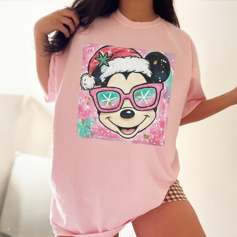 Retro Pink Mickey Christmas Preppy Glitter Shirt, Mickey Christmas Shirt, Mickey Santa Shirt, Disney Couple Xmas Shirt, Christmas Party Tee Bild 6