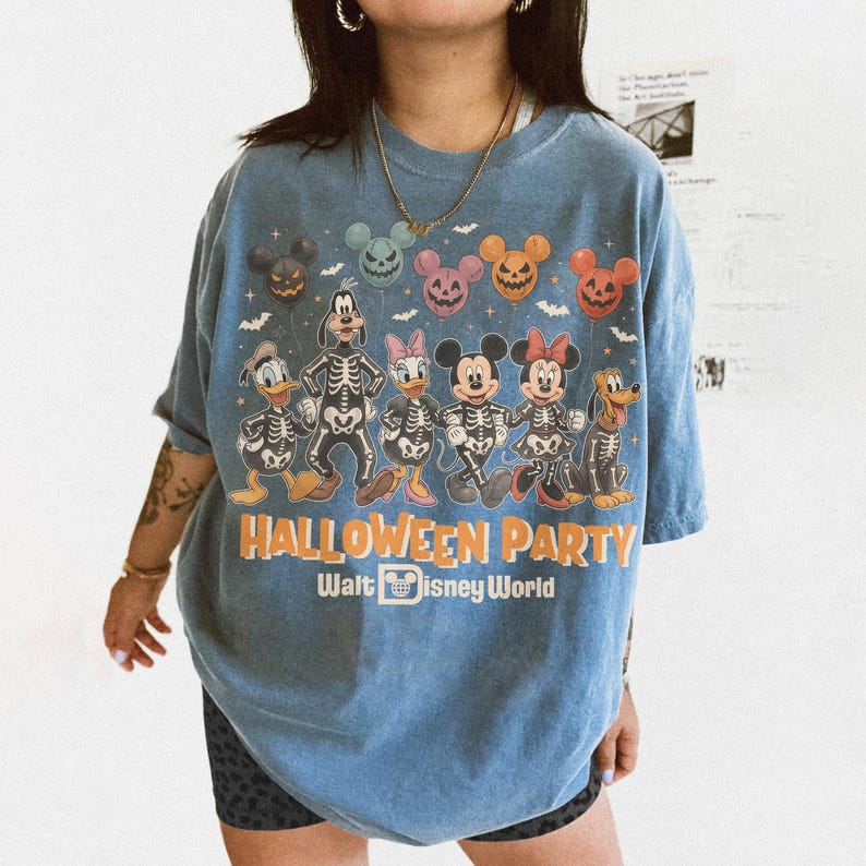 Retro Mickey And Friends Halloween Balloons Shirt, Disneyworld Halloween Trip Shirt, Halloween Party 2026 Shirt, Mickey Skeleton Shirt bild 7