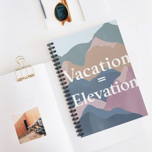 インスピレーションあふれるスパイラルノート - 休暇＝高揚感、旅行日記、学生へのギフト、クリエイティブライティング、ハイキングログブック、サマープランナー