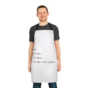 Grembiule personalizzato per papà, regalo di cucina "The Bad Joke Legend", grembiule da chef divertente per la festa del papà, accessorio da cucina, regalo per lui, riunione di famiglia immagine 1