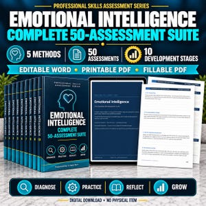 Può includere: Un set di prodotti digitali intitolato Emotional Intelligence Complete 50-Assessment Suite, con dieci dorsi di libri blu scuro, un tablet che mostra il contenuto e pagine stampate. Include testo per 5 metodi, 50 valutazioni e 10 fasi di sviluppo.