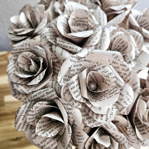 Custom Book Page Roses, Book Lover Gift, Book Flowers, Paper Flowers, Handmade Gift, Personalized Gift, Wedding, Classic Literature