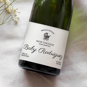Pregnancy Announcement Wine Label, Custom Baby Reveal Gift for Grandparents, Personalized Bottle Sticker, Baby Shower Gift imagem 3