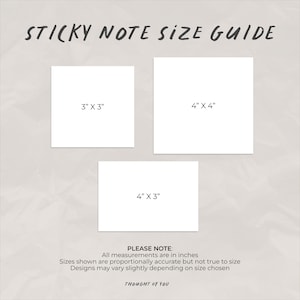 K&ouml;nnte beinhalten: Ein Haftnotiz-Gr&ouml;&szlig;enleitfaden mit drei wei&szlig;en rechteckigen Formen mit den Ma&szlig;en 3" x 3", 4" x 4" und 4" x 3". Der Text umfasst "STICKY NOTE SIZE GUIDE", "PLEASE NOTE: All measurements are in inches" und "THOUGHT OF YOU".