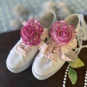 Zapatillas elegantes, cordones y juego de pinzas para zapatos, estilo rústico desgastado, zapatos de novia para boda, accesorio para sesión de fotos, rosas rosadas 'JULIETTE'