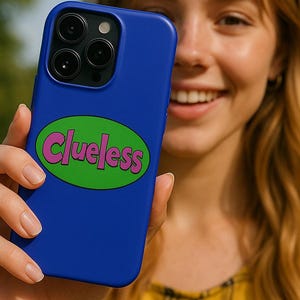 Retro 90er Jahre Handyhülle | Clueless Logo Blau Design Handyhülle | Popkultur Geschenkideen | Blaue Y2K Stil Handyhülle | Retro 90er Jahre Ästhetisches Geschenk