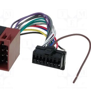 Könnte beinhalten: Ein Autoradio-Kabelbaum mit zwei schwarzen und roten Steckern und einem mehrfarbigen Kabelbündel. Der Kabelbaum ist dafür ausgelegt, ein Autoradio an das elektrische System des Fahrzeugs anzuschließen.