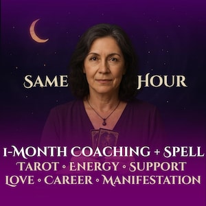 Op de afbeelding: Een vrouw met donker haar houdt twee tarotkaarten voor zich. De achtergrond is een paarse gradiënt met een halve maan en sterren. De tekst luidt "SAME HOUR I-MONTH COACHING + SPELL TAROT ENERGY SUPPORT LOVE CAREER MANIFESTATION".