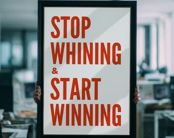 Deja de quejarte y empieza a ganar: impresión tipográfica motivacional, arte mural inspirador maximalista, impresión con cita, imprimible, descarga digital.