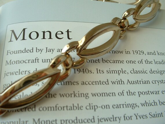 1960 Vintage MONET Golden Link Bracelet Signed Ta… - image 1