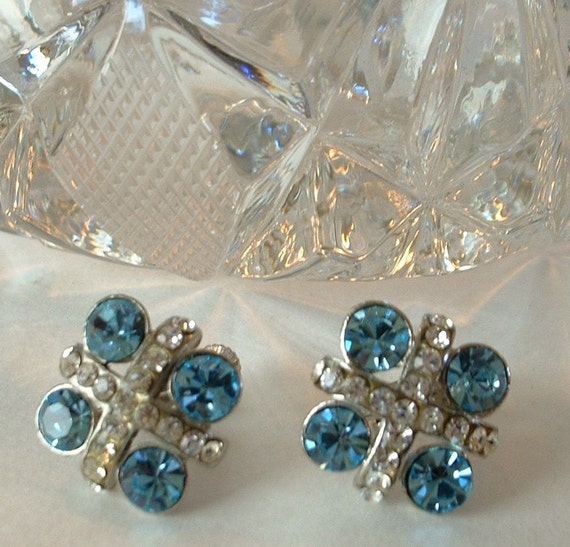 Mid Century BLUE Rhinestone with Crystal Criss Cr… - image 1