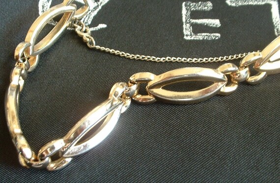 1960 Vintage MONET Golden Link Bracelet Signed Ta… - image 2