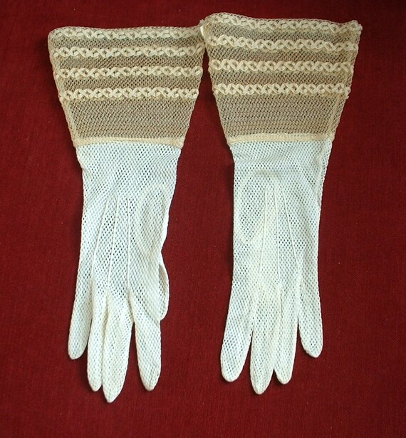 Antique Vintage Ladies Gloves Ivory Cream Size 6 … - image 3