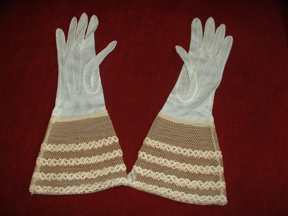 Antique Vintage Ladies Gloves Ivory Cream Size 6 … - image 5